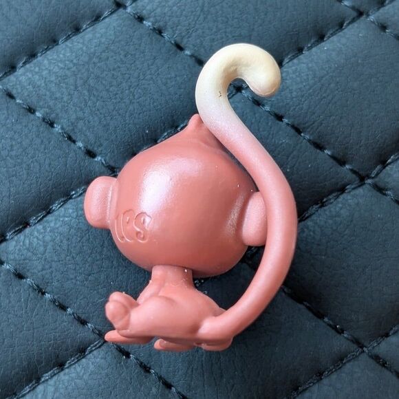 LPS Littlest Pet Shop Gigi Monkeyford (#1-142) Family Pack Birthday Bash Mini - Picture 2 of 4